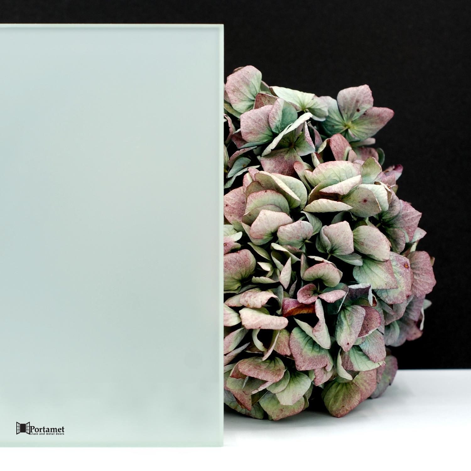 Szyba mleczna klejona do drzwi loftowych Portamet